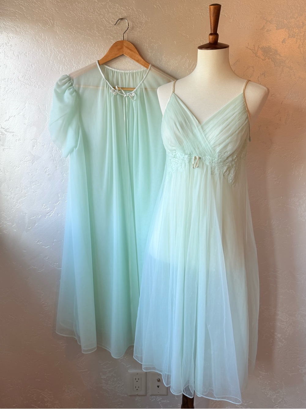 Vintage 1950s Vanity Fair Chiffon Peignoir Set | Size Small | Mint Green